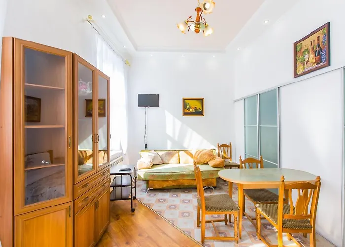 Apartment навпроти вернісажу біля оперного вулиця театральна 26 є балкон та інернет