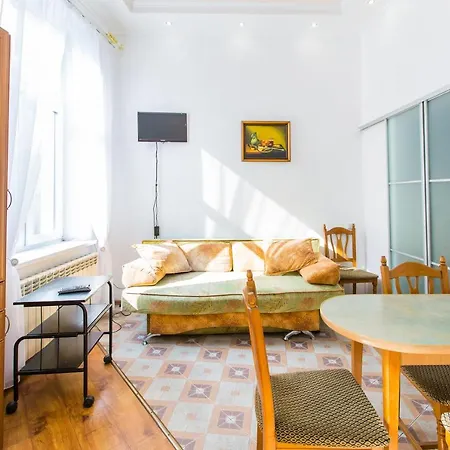 Apartmán навпроти вернісажу біля оперного вулиця театральна 26 є балкон та інернет Lvov