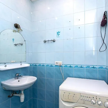 навпроти вернісажу біля оперного вулиця театральна 26 є балкон та інернет Lejlighed Lviv