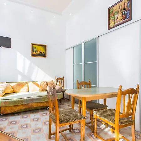 Lejlighed навпроти вернісажу біля оперного вулиця театральна 26 є балкон та інернет *