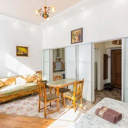 Lejlighed навпроти вернісажу біля оперного вулиця театральна 26 є балкон та інернет *