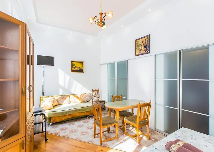 شقة навпроти вернісажу біля оперного вулиця театральна 26 є балкон та інернет