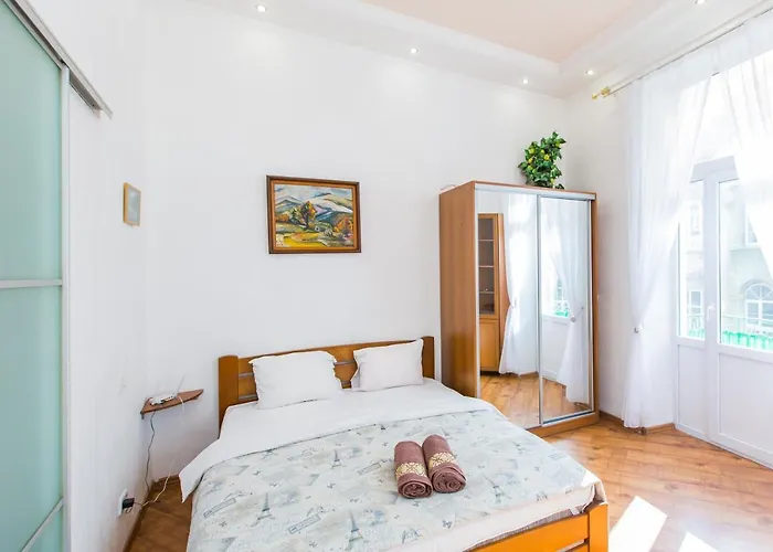 навпроти вернісажу біля оперного вулиця театральна 26 є балкон та інернет Apartmán *