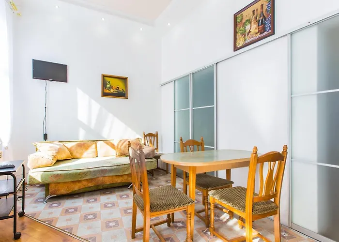 شقة навпроти вернісажу біля оперного вулиця театральна 26 є балкон та інернет *