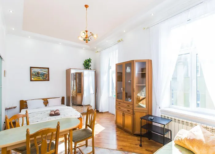 Apartmán навпроти вернісажу біля оперного вулиця театральна 26 є балкон та інернет *