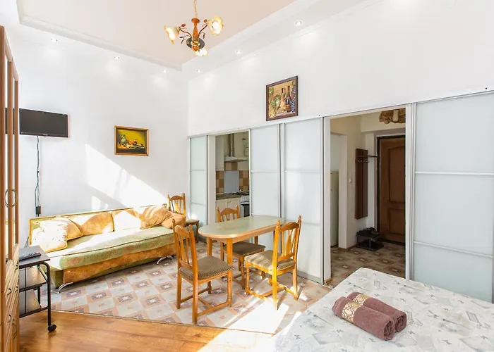 شقة навпроти вернісажу біля оперного вулиця театральна 26 є балкон та інернет *