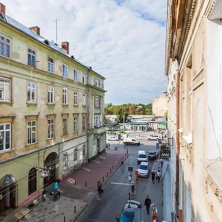 Διαμέρισμα навпроти вернісажу біля оперного вулиця театральна 26 є балкон та інернет